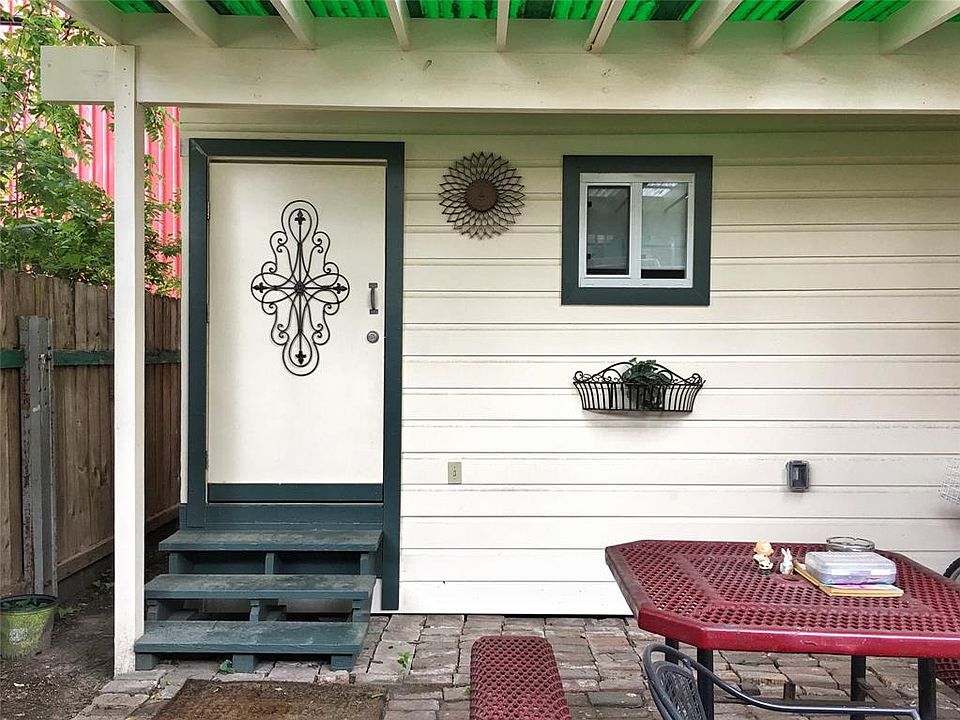 1st image of 3821 Woodleigh St #7