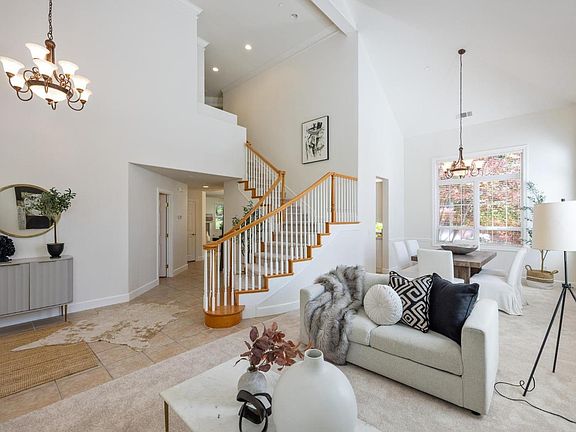 5th image of 32 Sandy Creek Way