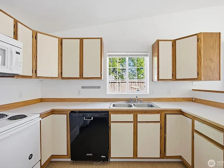 933 E Hill Ave — Photo 10