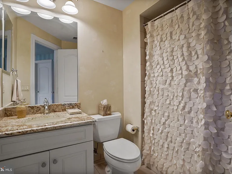 9864 Walker Glen Ct — Photo 37