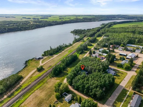 310 W Beaver St, Ferintosh, AB T0B 1M0