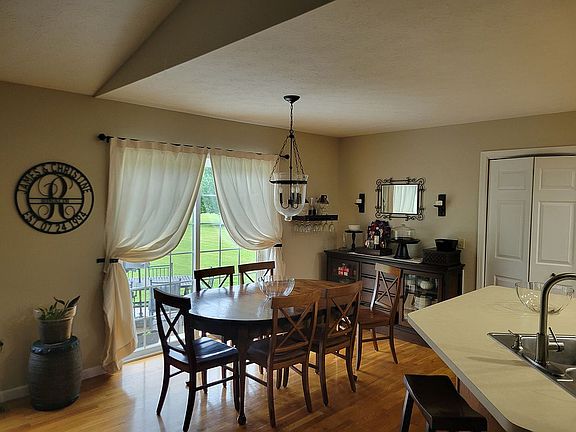 3rd image of 3372 Harbison Rd
