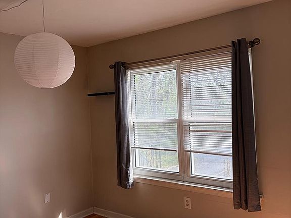 4th image of 207 Greenhill Ct