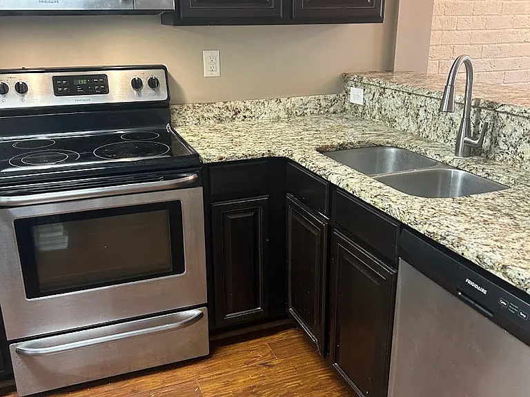 1213 Green Oaks Ln #1211B-1211G-1213E — Photo 6