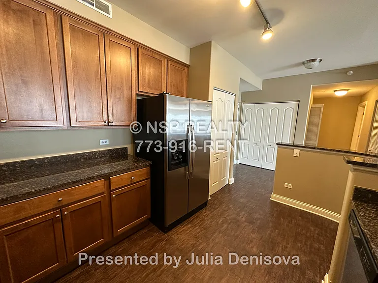 2-20 Itasca Pl #420 — Photo 24