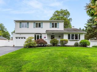 16 Stanwich Rd, Smithtown, NY 11787
