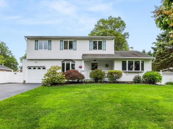 16 Stanwich Road, Smithtown, NY 11787