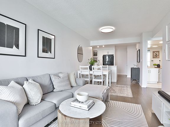5th image of 245 Davisville Ave #716