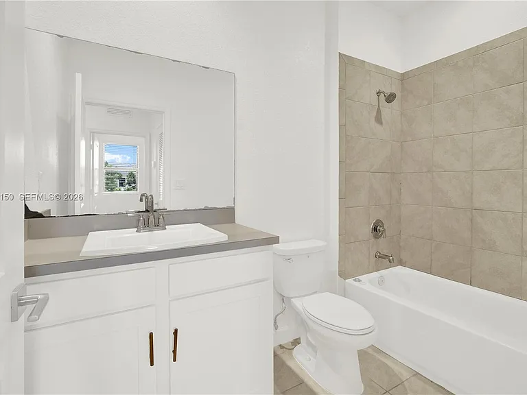 1161 SW 8th Ave — Photo 16