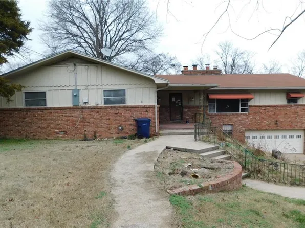 741 E 18th St, Baxter Springs, KS 66713