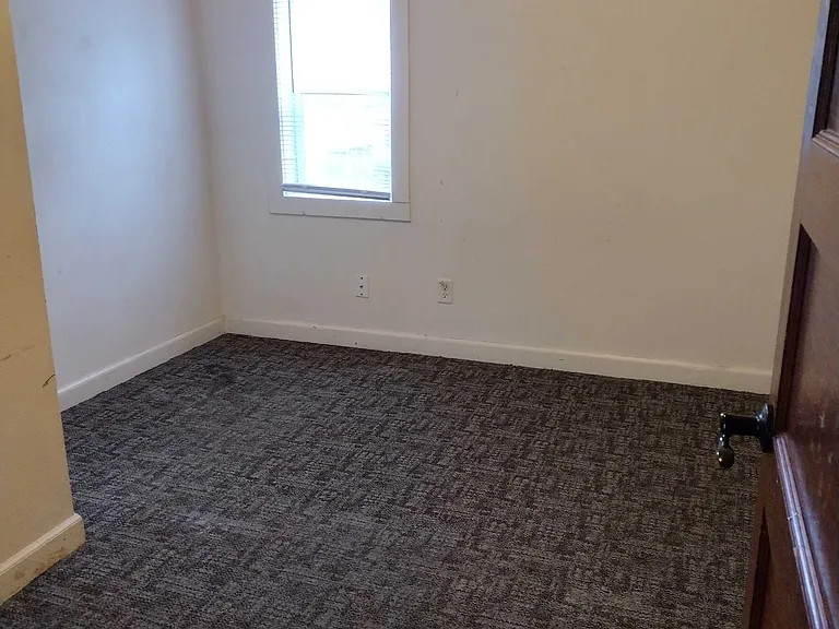 208 S Duluth Ave #1 — Photo 3