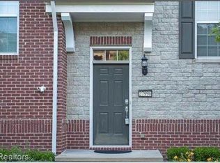 27996 Hopkins Dr, Novi, MI 48377