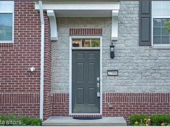 27996 Hopkins Dr, Novi, MI 48377