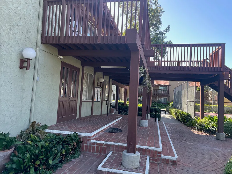 1010 W Macarthur Blvd #36