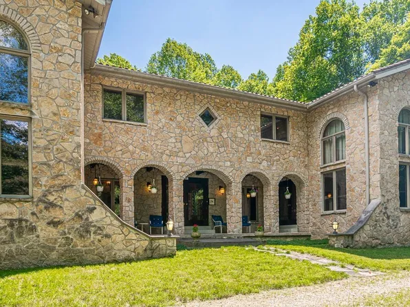 3666 W Stoutes Creek Rd, Bloomington, IN 47404