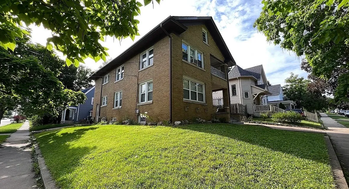 3 bed, 1100 sqft, $1,850 — Photo 1