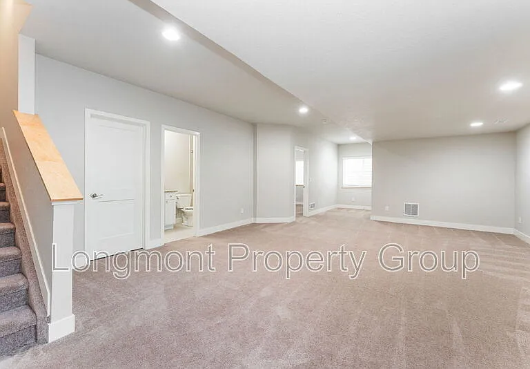 1303 S Oak Ct — Photo 17
