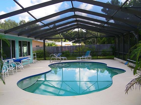 4th image of 625 Bluff View Dr