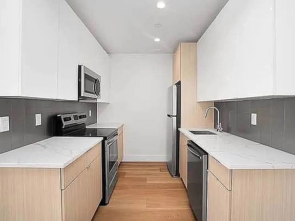 2nd image of 23-33 Astoria Blvd #5C