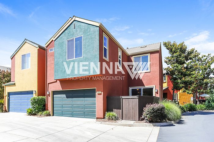1st image of 824 Gold Ln