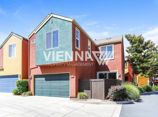 824 Gold Ln, West Sacramento, CA 95691