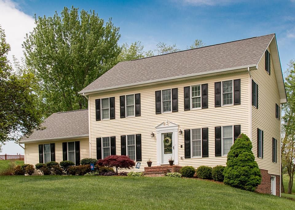 1st image of 18524 Essex Dr