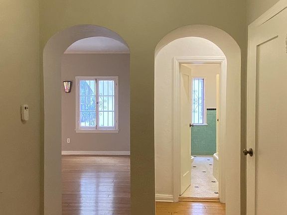 4th image of 415 S Cloverdale Ave #4