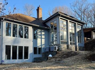 945 Hickory Run Ln, Great Falls, VA 22066