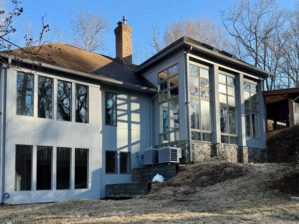 945 Hickory Run Ln, Great Falls, VA 22066