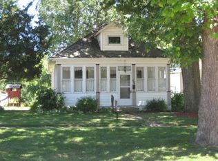 480 Montgomery Ave, East Dubuque, IL 61025