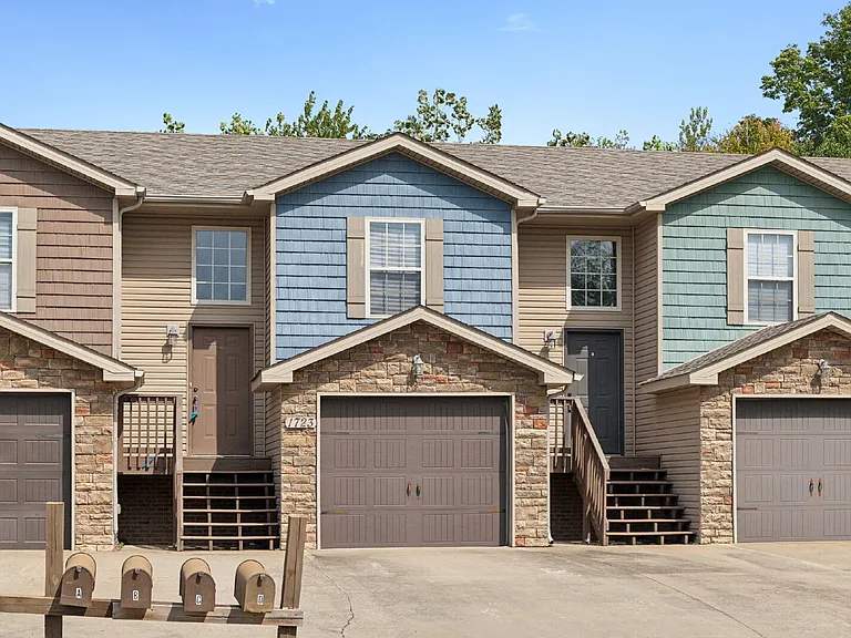 1723A Thistlewood Dr — Photo 2