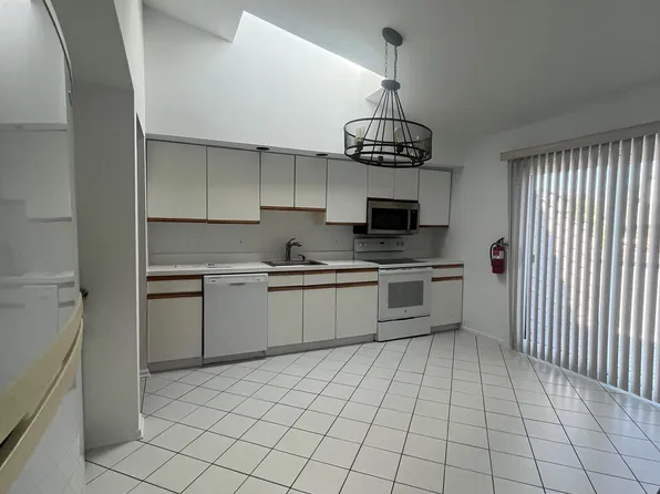 1437 John Street image 12 of 13