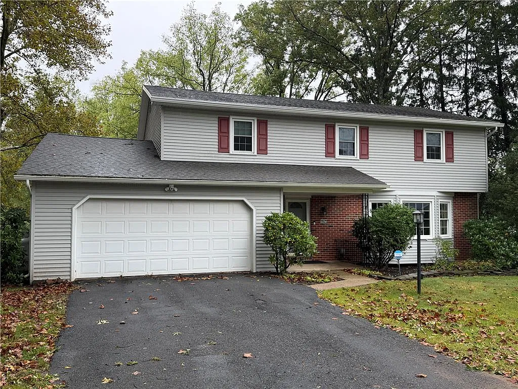 3 bed, 2.5 bath, 2736 sqft, $3,600 — Photo 2