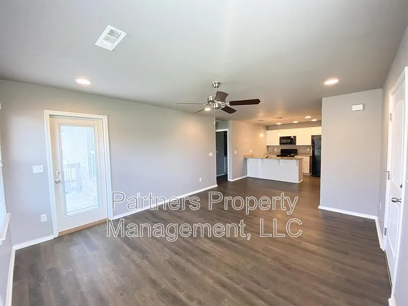 Building Photo - 810 Hindman Dr #2