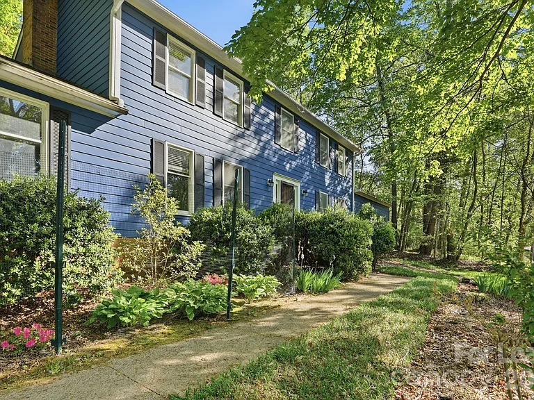 301 Sardis Rd N — Photo 4