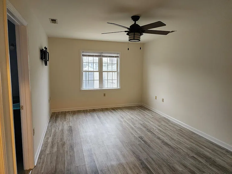 922 Rosalie Way — Photo 11