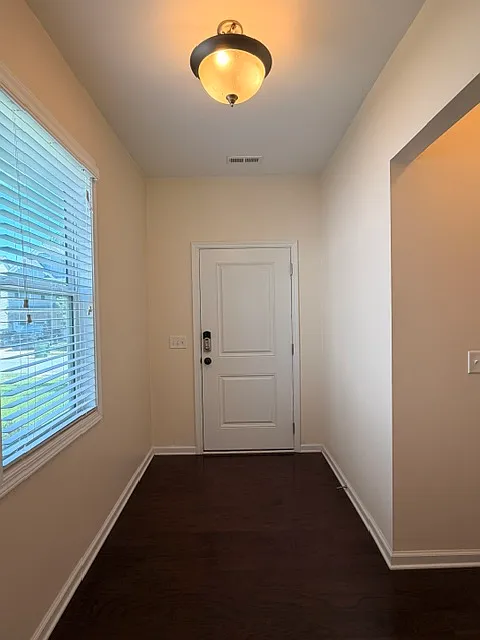 3 bed, 2.5 bath, 1890 sqft, $2,100 — Photo 4