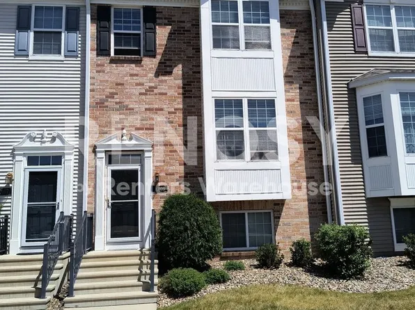 10109 Indigo Dr, Eden Prairie, MN 55347