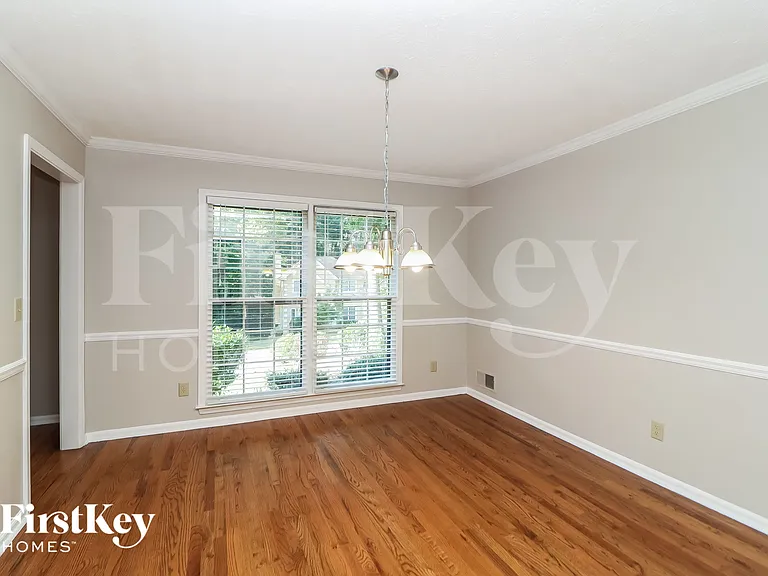205 Timber Oak Cv — Photo 6
