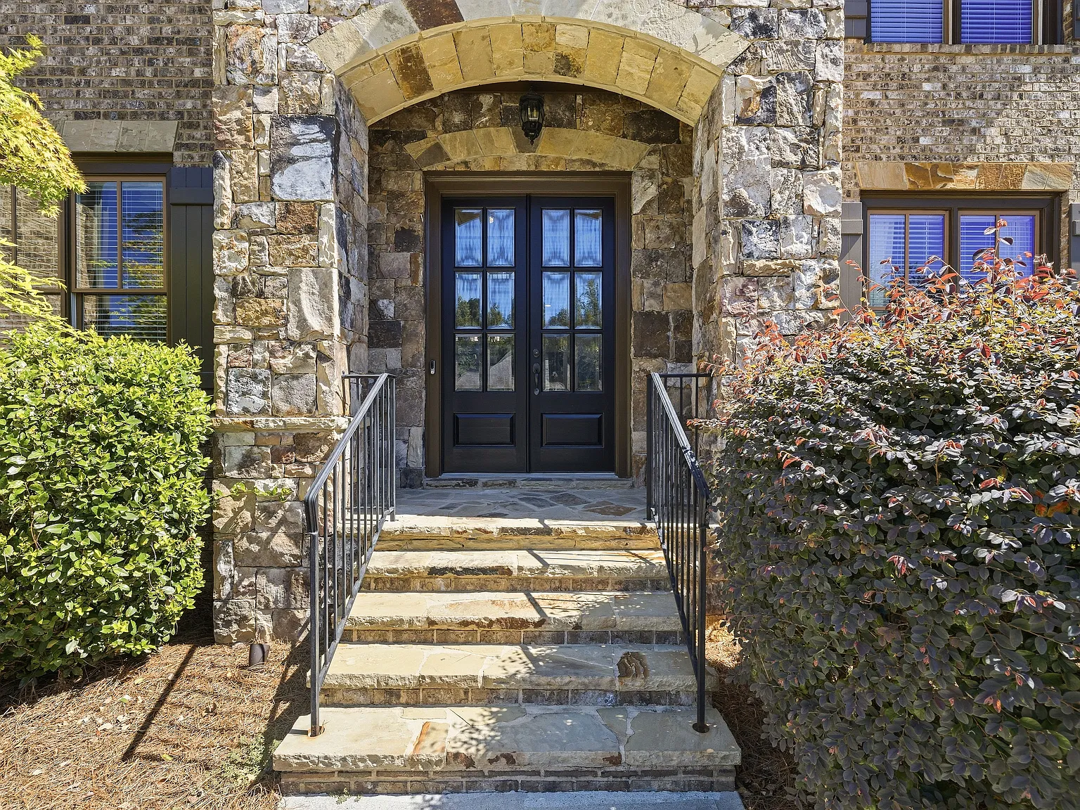 6 bed, 5.5 bath, 6618 sqft, $8,500 — Photo 3