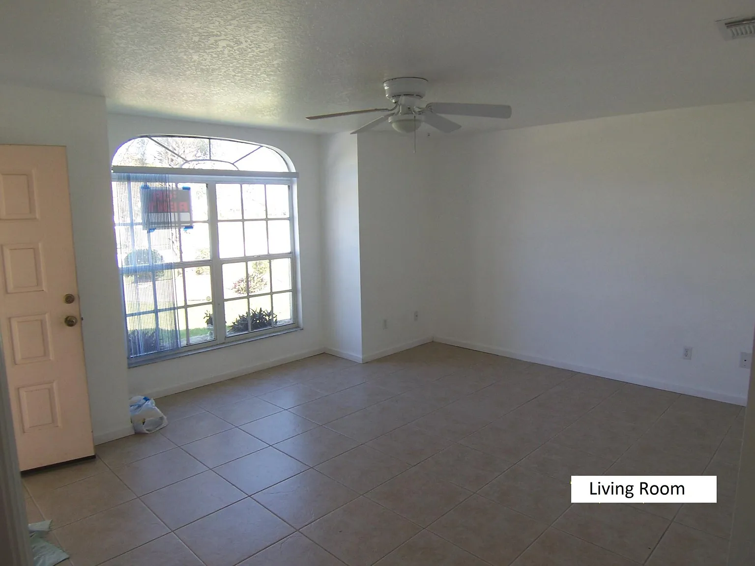 3 bed, 1218 sqft, $2,100 — Photo 3