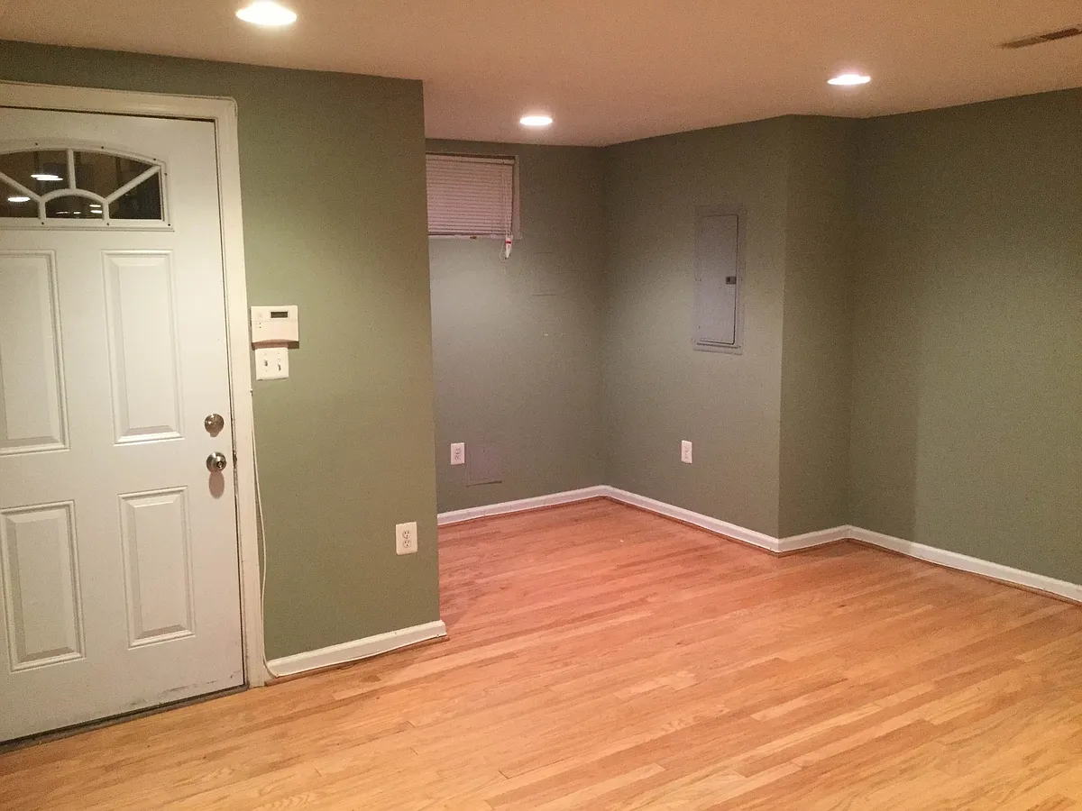 Building Photo - 823 8th St NE #BASEMENT