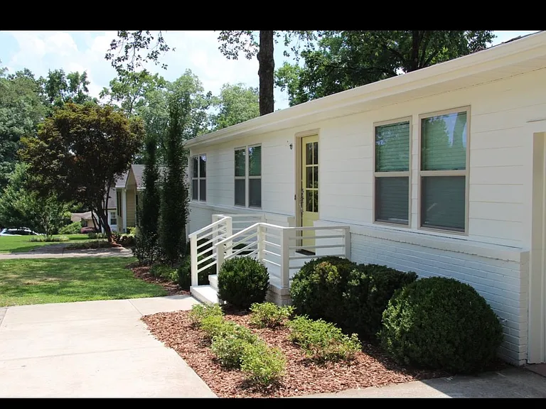 404 Granada Dr — Photo 5