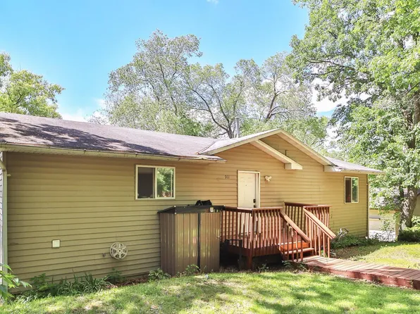 911 8th St NE, Little Falls, MN 56345