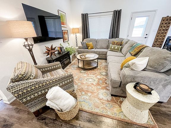 5th image of 256 Bella Way