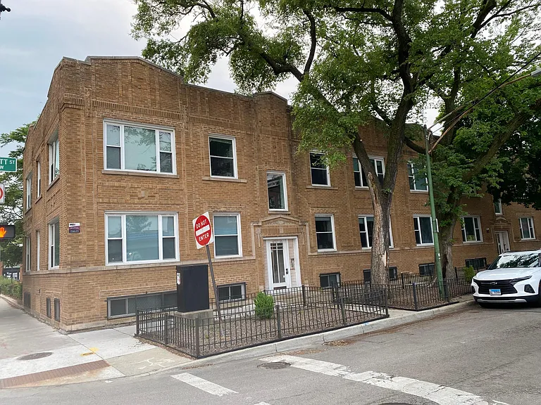 4755 N Leavitt St #2 — Photo 1