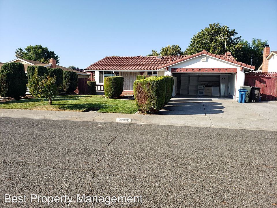 1st image of 32332 Whitehall Ln
