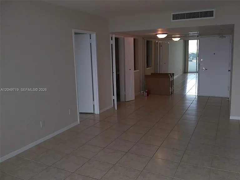 5161 Collins Ave #809 — Photo 7
