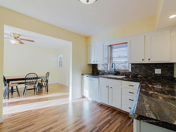 5th image of 2628 S Lemon St
