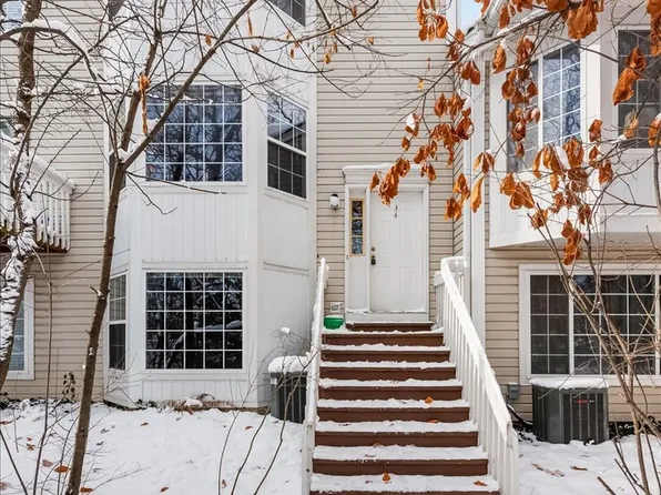 34 S Macgillis Dr, Round Lake, IL 60073